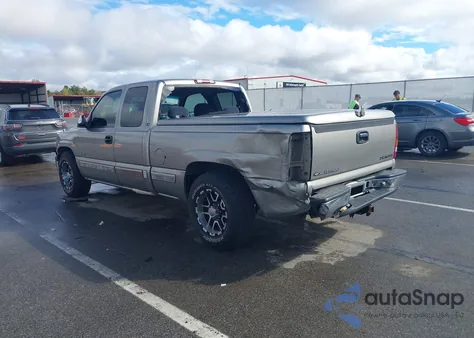 2001 Chevrolet Silverado 1500 Ls z USA, uszkodzony, nr VIN 2GCEC19V111103239